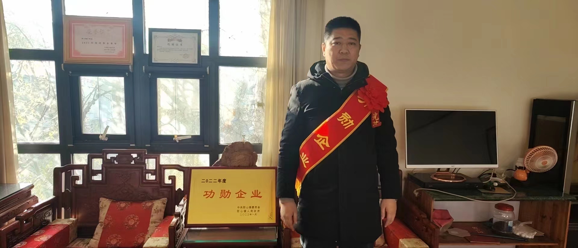 祝贺乐康医疗集团下属公司涵基建筑和裕鑫重工共同荣获2022年曲阜市防山镇十大功勋企业(图3) 祝贺乐康医疗集团下属公司涵基建筑和裕鑫重工共同荣获2022年曲阜市防山镇十大功勋企业(图3)