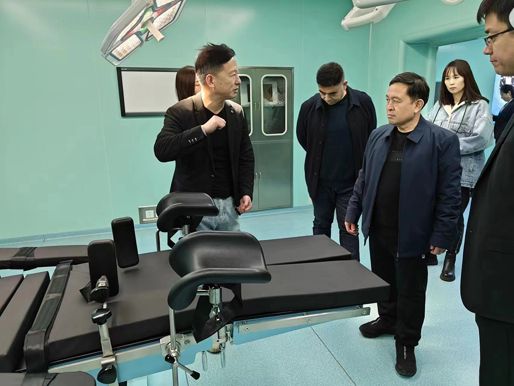 孔府家酒董事长刘董，名酒名企，来到鲁西南灯床塔的领航企业，市场占有率和销量领航企业——乐康医疗集团考察指导工作(图3)