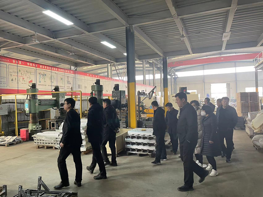 日照华兴医疗薛董，山东爱德净化工程有限公司韩总，夏庄镇政府领导，来到鲁西南灯床塔的领航企业，市场占有率和销量领航企业——乐康医疗集团考察指导工作(图6)