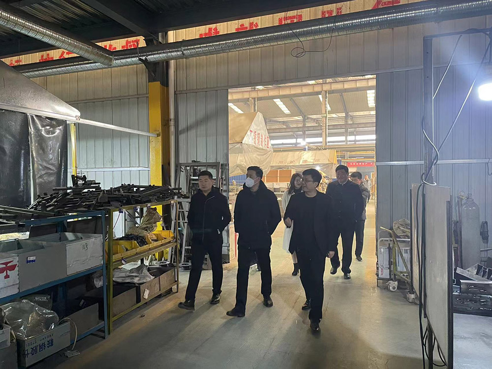 日照华兴医疗薛董，山东爱德净化工程有限公司韩总，夏庄镇政府领导，来到鲁西南灯床塔的领航企业，市场占有率和销量领航企业——乐康医疗集团考察指导工作(图5)