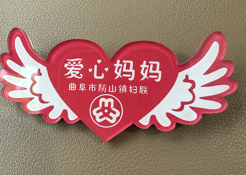 六月一日，我司参加市妇联组织的“爱心·筑梦”结对助学活动，为六名儿童送去爱心资助金并送上对孩子们节日的祝福(图4)