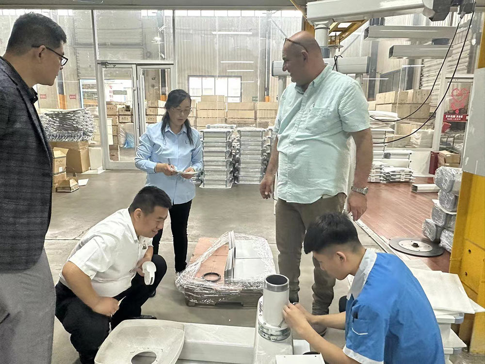 热烈欢迎Mr.Basern莅临参观曲阜乐康医疗集团(图4) 热烈欢迎Mr.Basern莅临参观曲阜乐康医疗集团(图4)