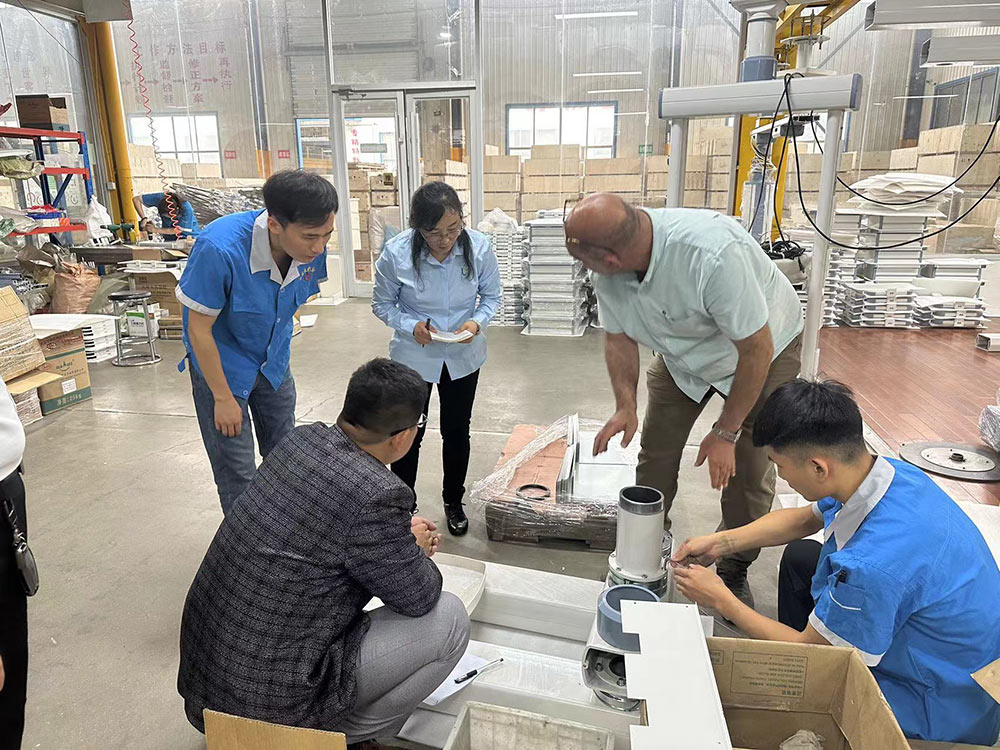 热烈欢迎Mr.Basern莅临参观曲阜乐康医疗集团(图2) 热烈欢迎Mr.Basern莅临参观曲阜乐康医疗集团(图2)