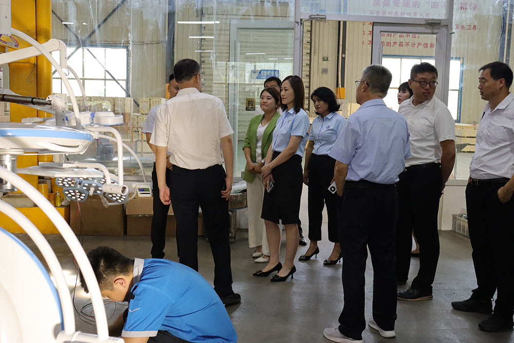 2023年6月27日(周二)上午,崔市长来乐康医疗集团调研(图3) 2023年6月27日(周二)上午,崔市长来乐康医疗集团调研(图3)