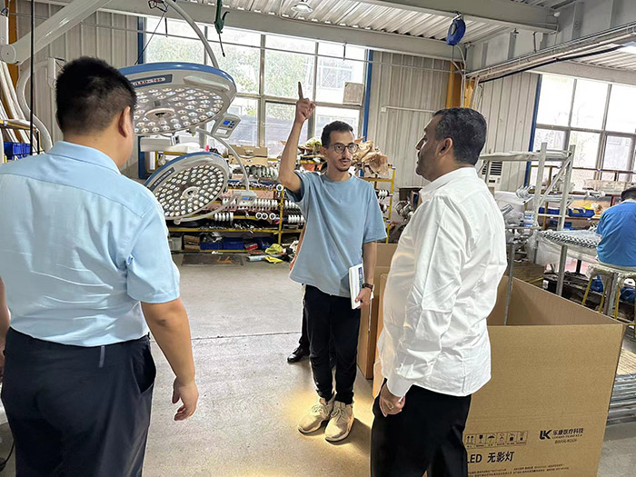 欢迎也门客户来厂参观(图2)