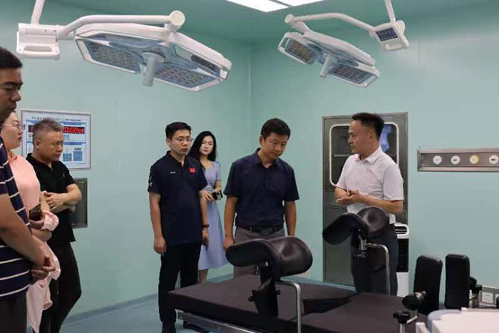 热烈欢迎，国家发展和改革委员会各位领导及陵城镇政府各级领导到乐康医疗考察指导(图4)