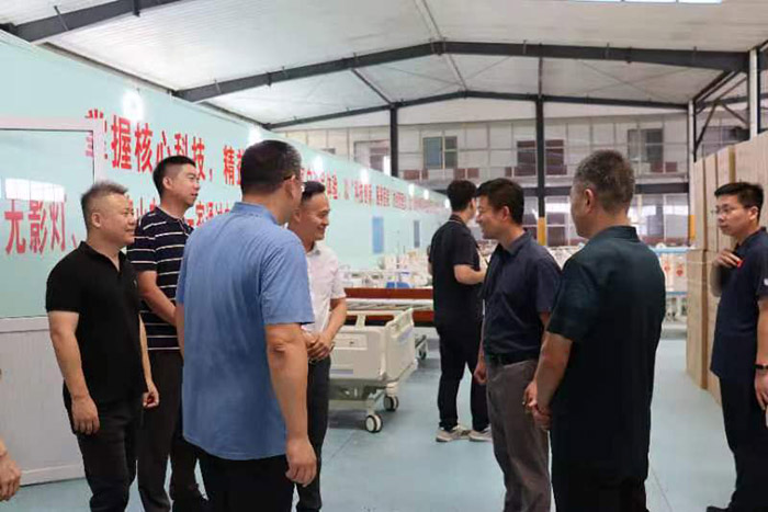 热烈欢迎，国家发展和改革委员会各位领导及陵城镇政府各级领导到乐康医疗考察指导(图3)