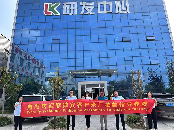 欢迎菲律宾客户来厂参观指导(图1)