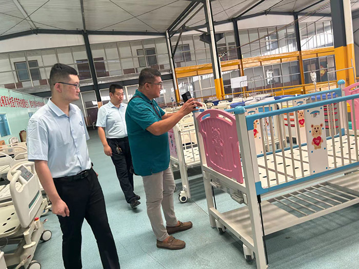 欢迎菲律宾客户来厂参观指导(图2)