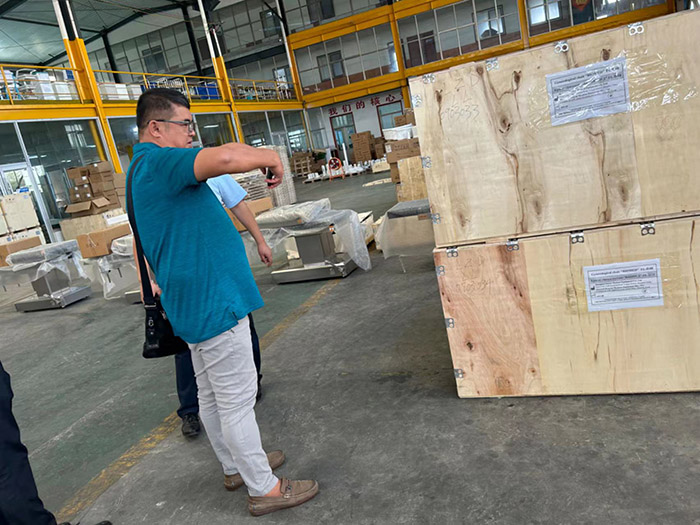 欢迎菲律宾客户来厂参观指导(图4)